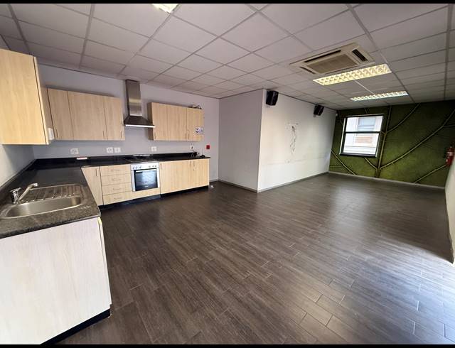 4,714M² OFFICE FOR SALE IN HOUGHTON ESTATE
